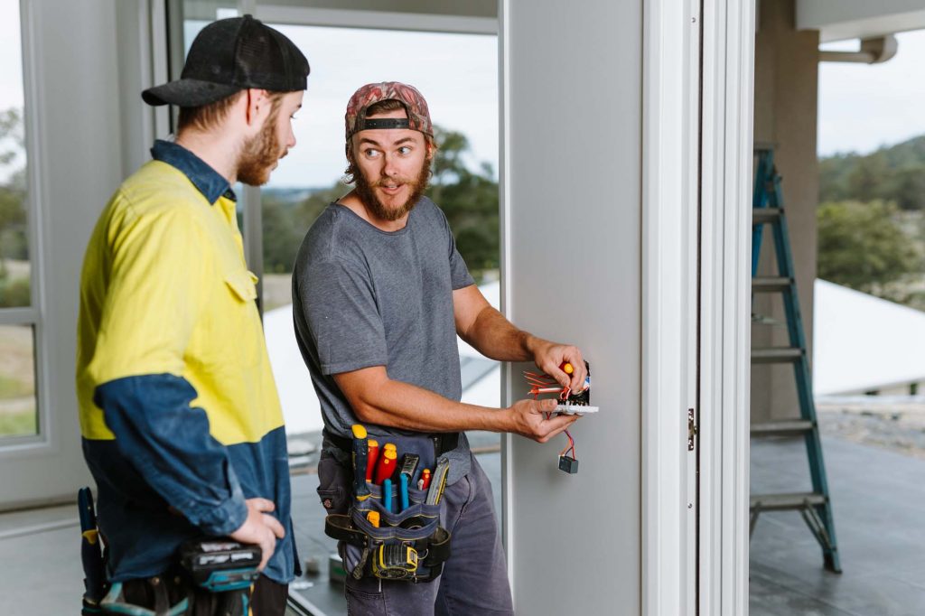 You bos showing apprentice in construction the ropes